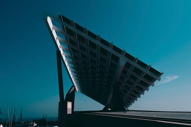 Solarisation des parcs de stationnement existants : le décret relatif à l’application de l’article 40 de la loi Aper est paru Solarisation des parcs de stationnement existants : le décret relatif à l’application de l’article 40 de la loi Aper est paru